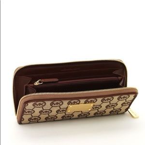 Women’s Michael Kors brown wallet new with tags